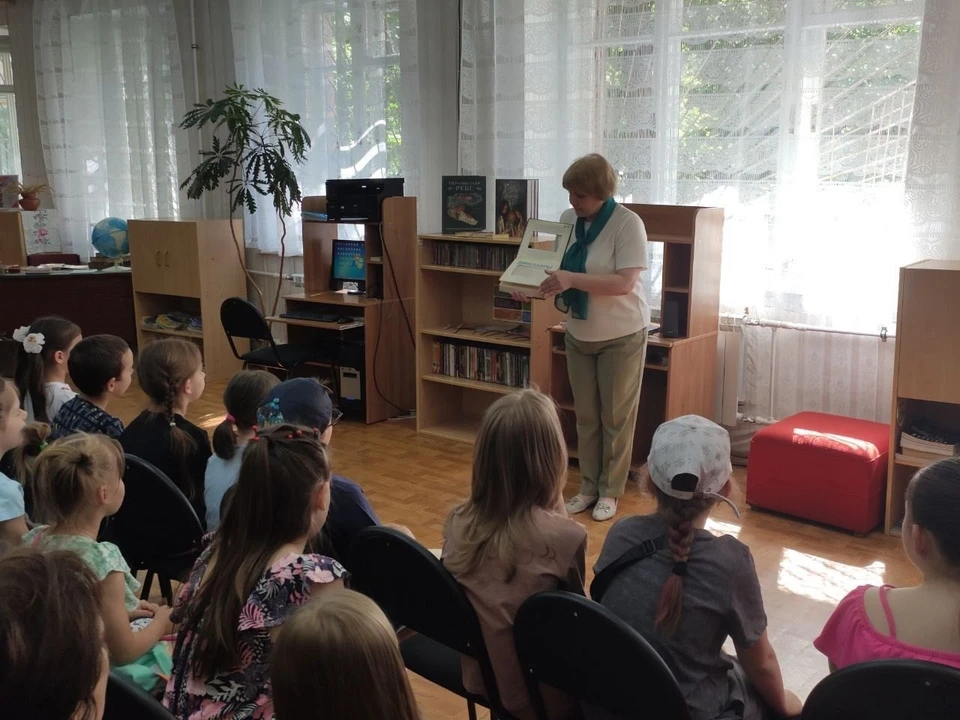 В библиотеке ребятам рассказали о правильном обращении с книгами и интересные факты из жизни популярных авторов / Фото: vk.com/sambibl10