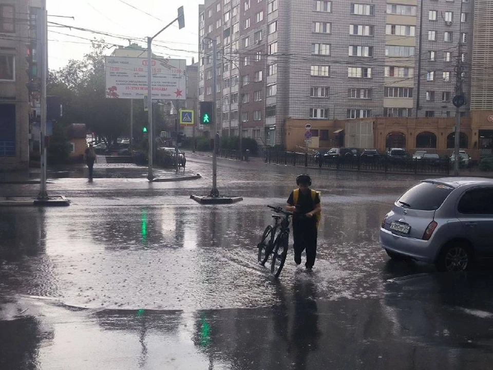 В Новосибирске пошёл град вперемешку с дождём