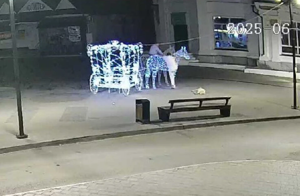 В центре Инзы вандалы сломали арт-объект «Лошади и карета» | ФОТО: администрация Инзенского района