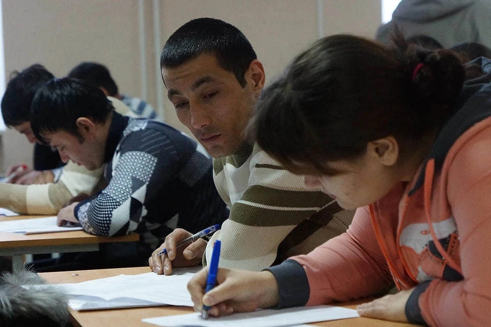 Минобрнауки проведет дополнительные проверки процедур экзаменов для мигрантов