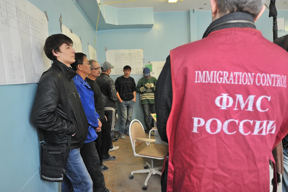 В Госдуме предложили депортировать мигрантов за проживание в нежилых помещениях