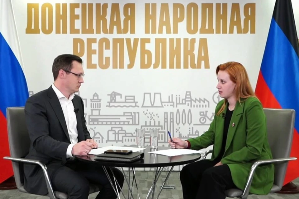 Глава Минздрава ДНР провел Прямую линию с жителями региона. Фото: ТГ/Гарцев