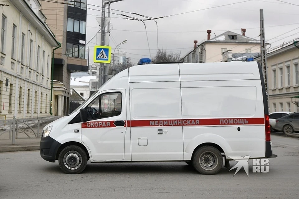 Детей сняли с поезда и передали медикам