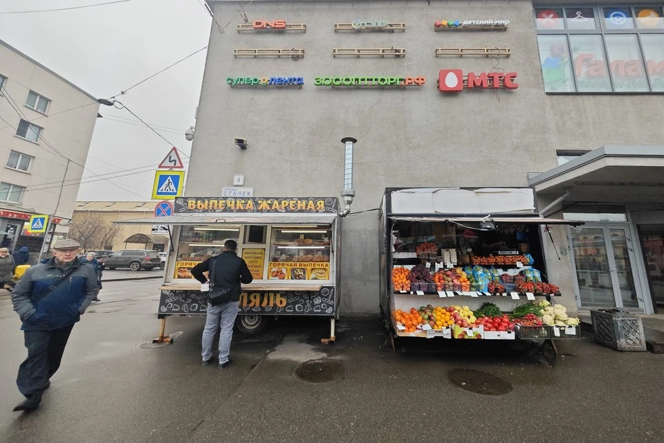 Число ларьков в Петербурге хотят уменьшить вдвое.