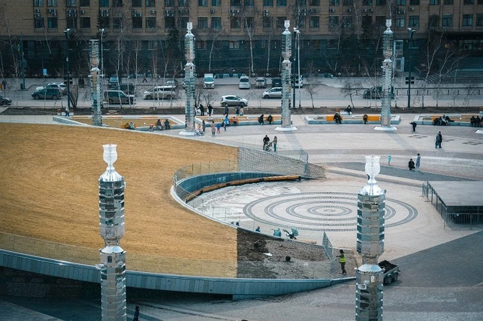 Новый газон появится на Площади Республики в Якутске. Фото: Сергей Барахов