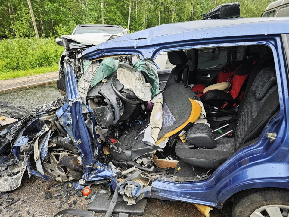 Два человека погибли в ДТП.