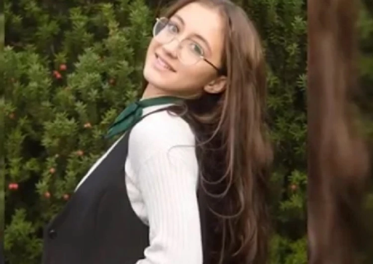 «Нам соскребали мозги дочери с асфальта!» Родители 15-летней школьницы, раздавленной троллейбусом в Краснодаре, требуют с КТТУ 20 млн рублей компенсации