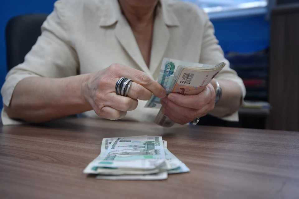 Работникам швейной фабрики на Ставрополье выплатили долги зарплате в 10 млн