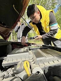 «Я патрулирую Москву и выручаю автомобилистов»: один день из жизни комиссара «Помощи на дорогах»