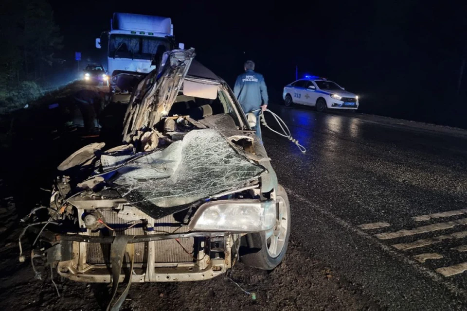Жуткая авария случилась в 00:05 в районе 393 километра трассы «Лена». Фото: управление Госавтоинспекции МВД по РС (Я)