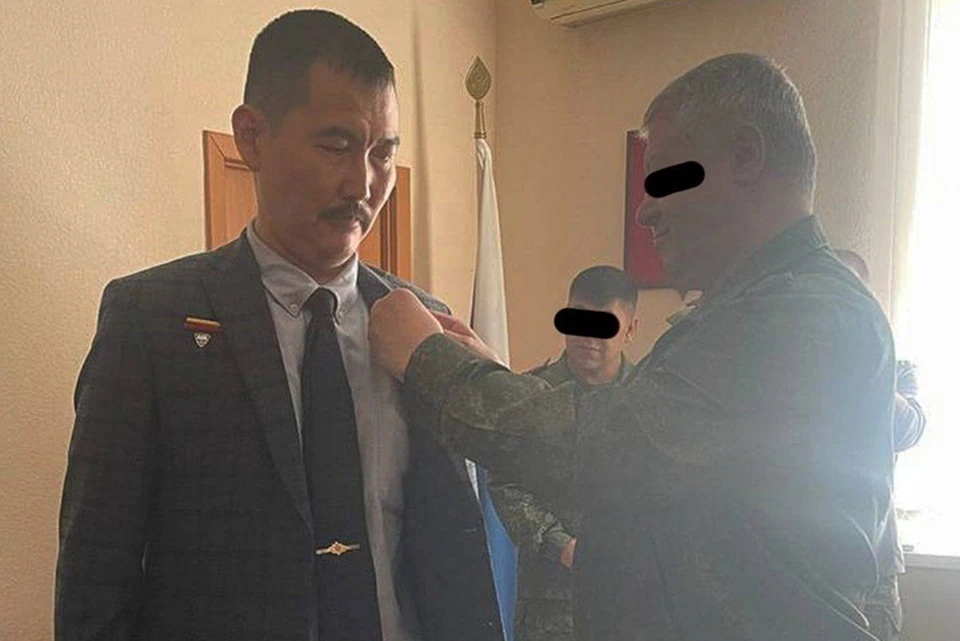 Главврача Оленекской больницы наградили за боевые подвиги. Фото: профсоюз здравоохранения Якутии