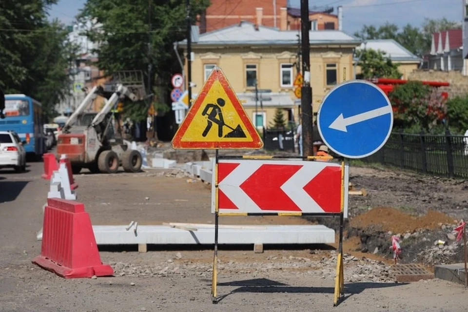 В Иркутске мэр города проверил ремонтные работы на улице Дзержинского. Фото: администрация города Иркутск
