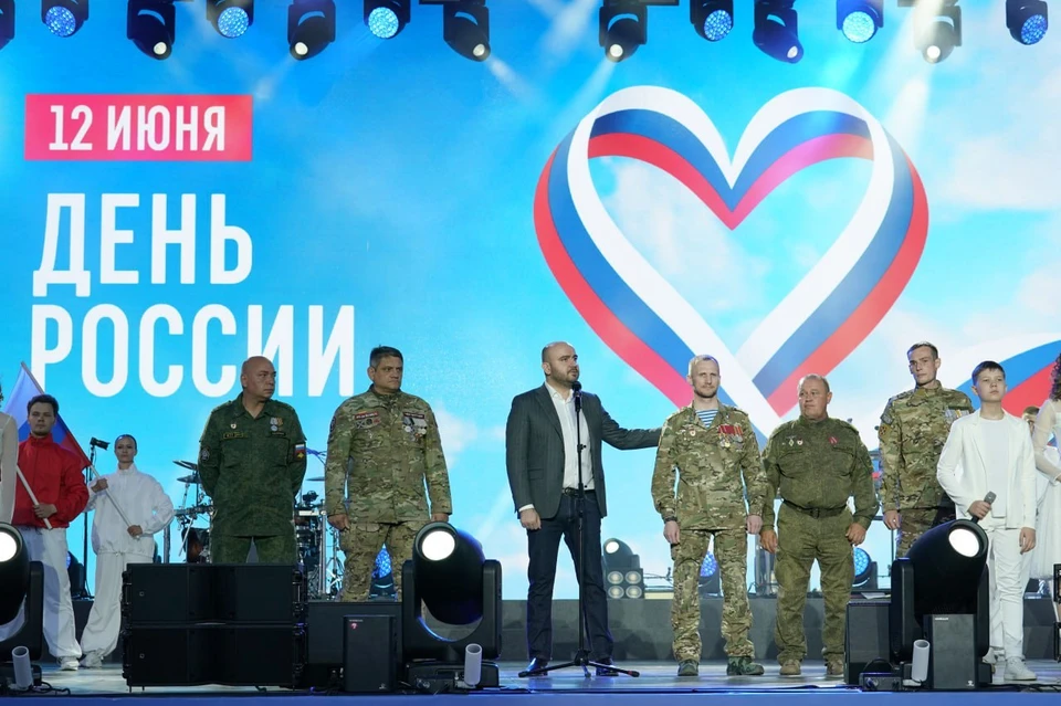 Торжественное событие прошло на площади Куйбышева. Фото: Андрей Савельев