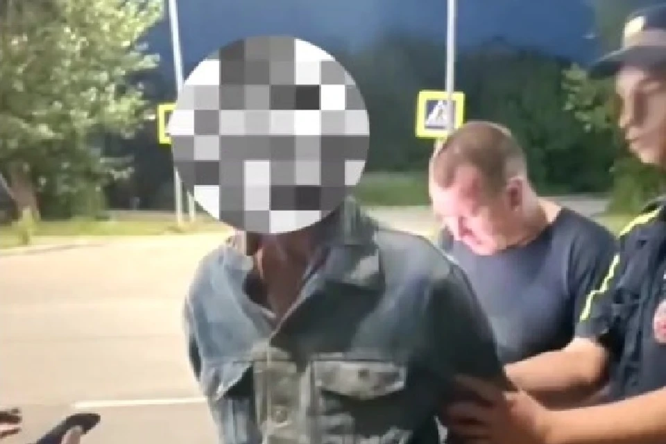 Мужчину задержали полицейские, нож изъяли и отправили на экспертизу.