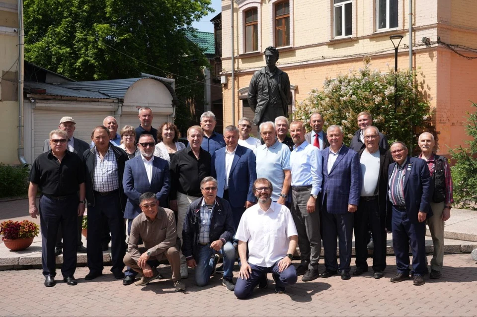 В Иркутской области прошел день памяти первого губернатора Юрия Ножикова.