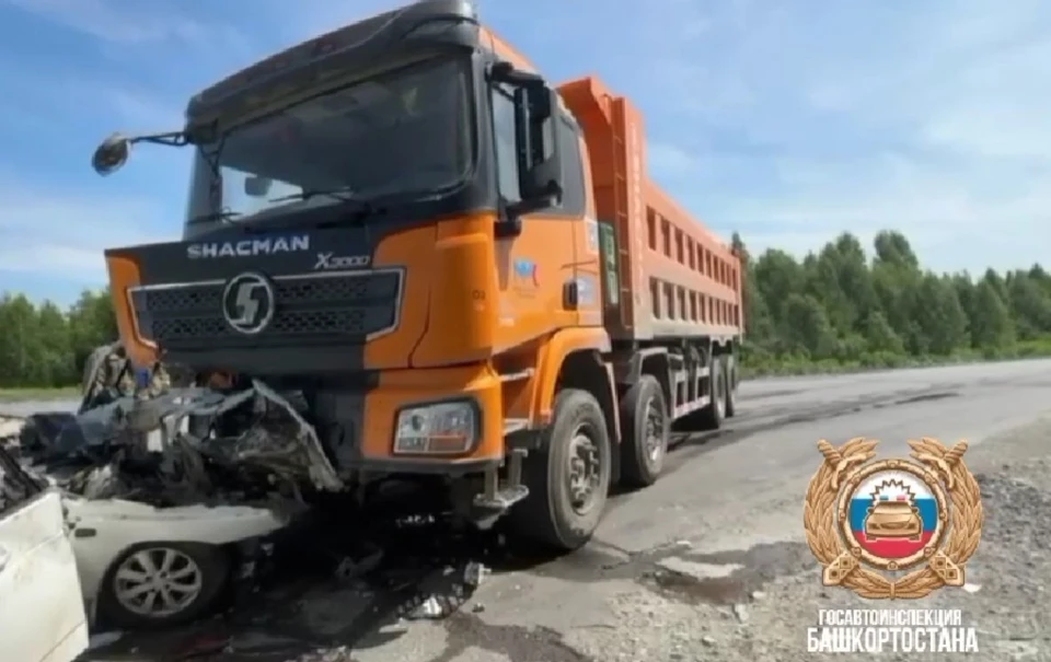 Жертвами страшного ДТП в Башкирии стали двое человек.