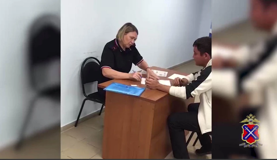 Узбека доставили в отделение.