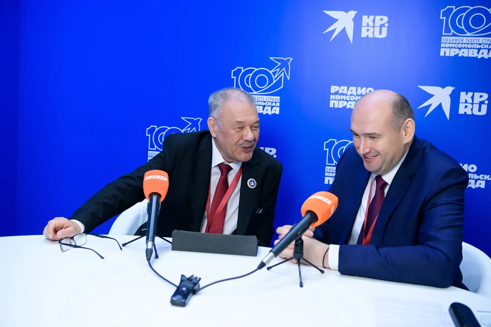 СМС от жены Евгений Солнцев получил сразу после приземления в Оренбуржье. Фото: Артем Краснов.