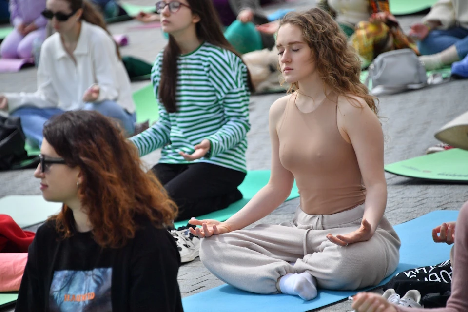 Москвичей пригласили на празднование Международного дня йоги на ВДНХ