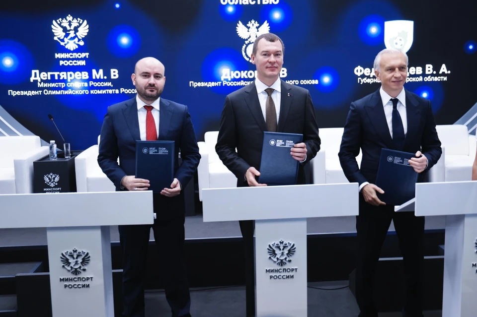 Стороны планирую вместе решать задачи по подготовке юных футболистов и игроков для профессиональных клубов. Фото: правительство Самарской области.