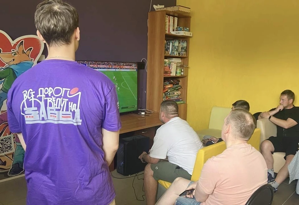 В этом году заводчане сразились за победу в виртуальном футболе. Фото: ОМК (Наталья Бирюкова)