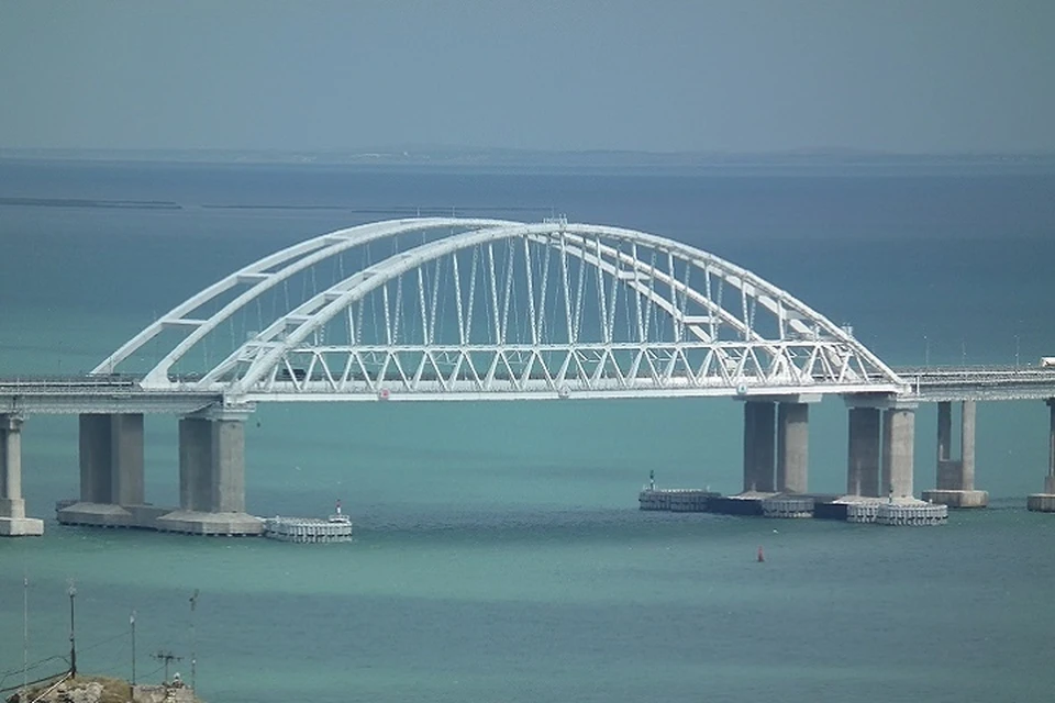 В очереди перед Крымским мостом со стороны Керчи стоят 520 авто