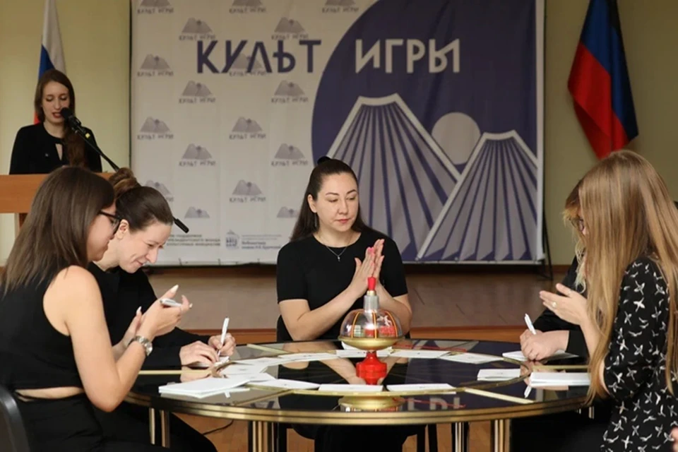 В Донецкой библиотеке имени Крупской впервые провели игру «Что? Где? Когда?». Фото: Донецкая библиотека имени Крупской