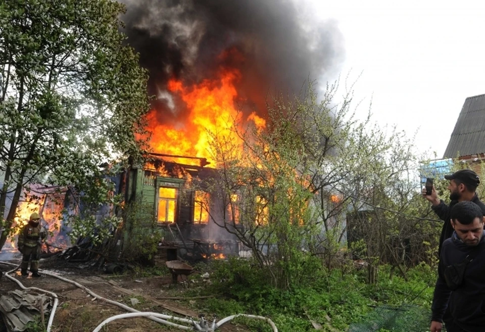 Мужчина погиб во время пожара в частном доме Комсомольска-на-Амуре