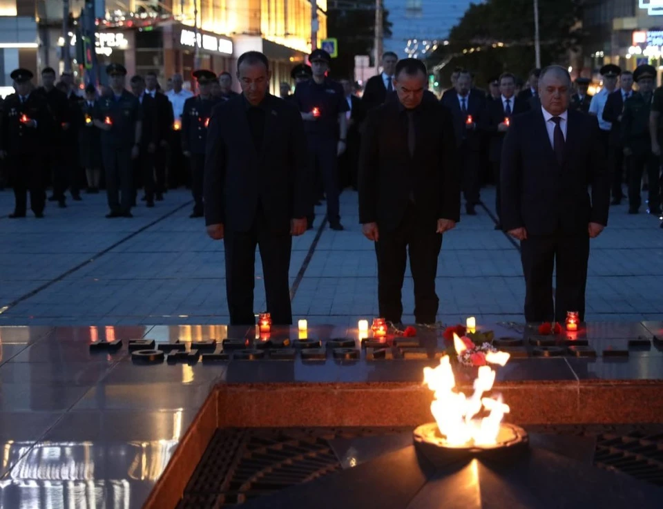 Церемония возложения цветов в Краснодаре. Фото: пресс-службы администрации Краснодарского края.