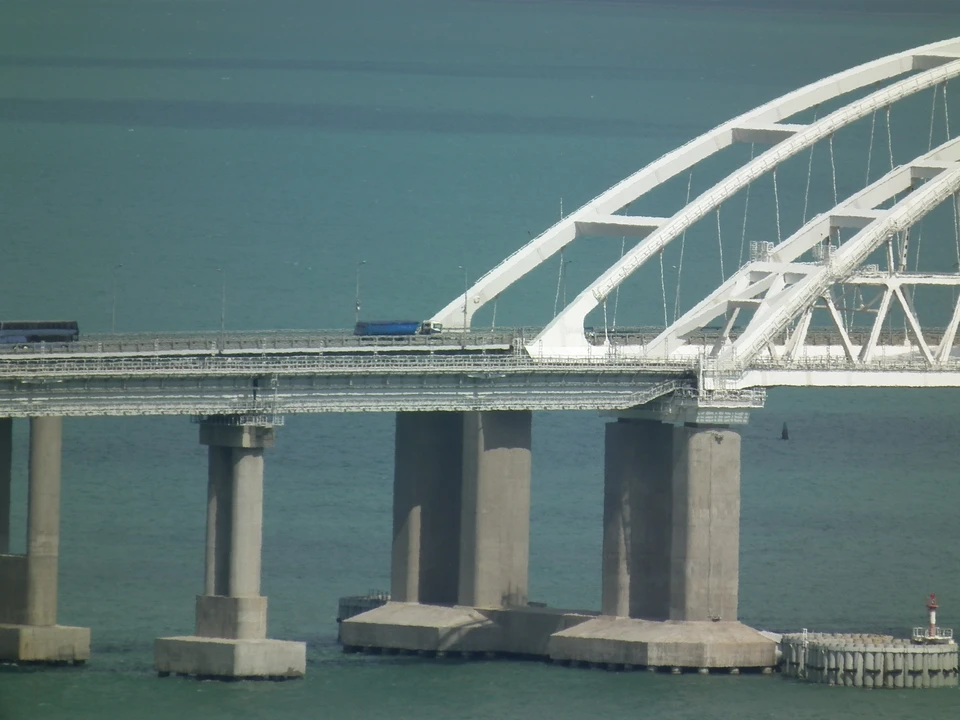 Перед Крымским мостом образовалась очередь на Кубани 23 июня
