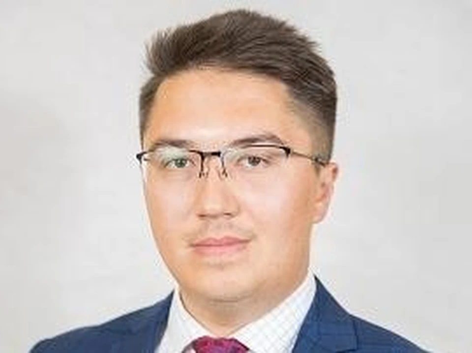 Нового руководителя представили на утреннем совещании.