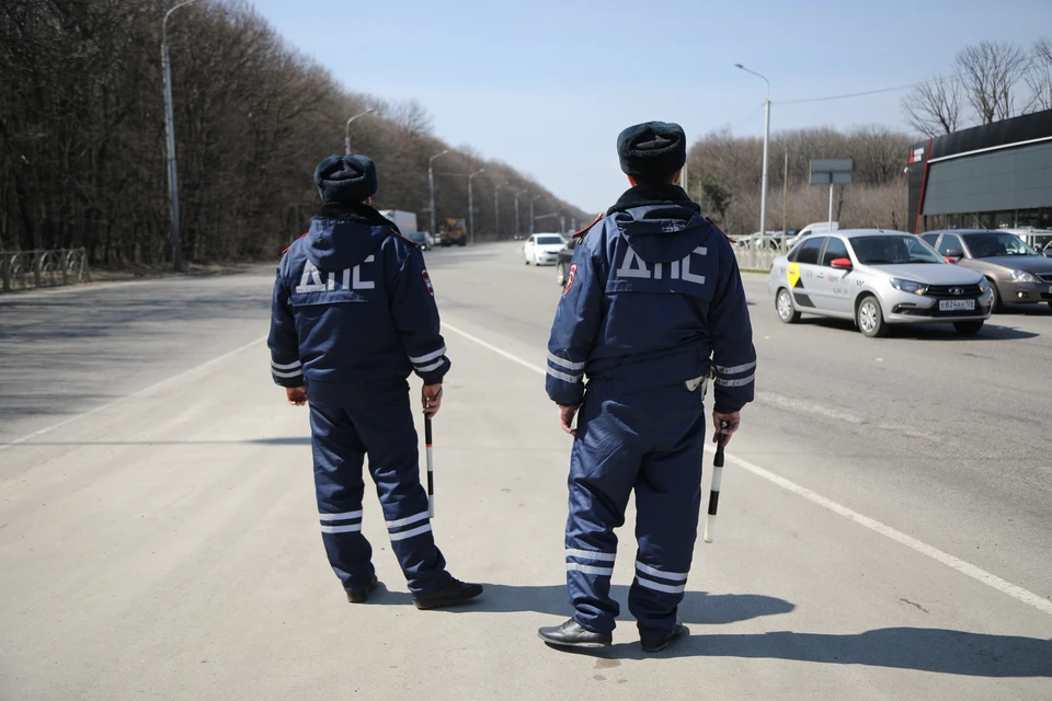 В состоянии алкогольного опьянения нарушитель сел за руль автомобиля ВАЗ-21124, но был остановлен инспекторами дорожно-патрульной службы.
