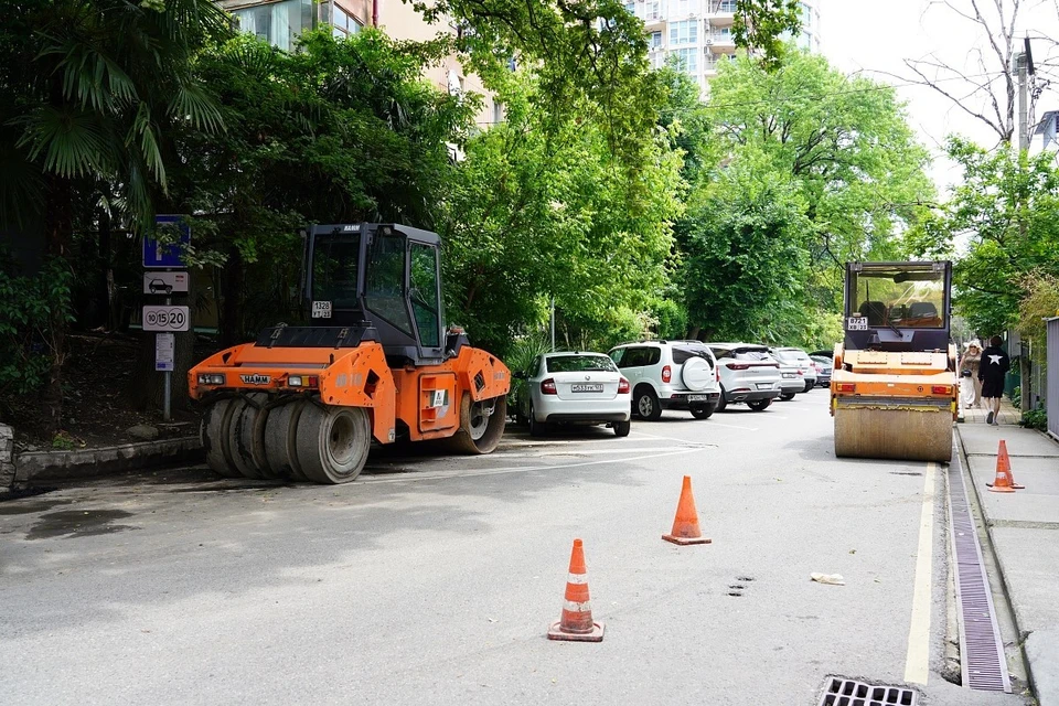 В Сочи отремонтируют еще 44 участка дорог ямочным ремонтом. Фото: пресс-служба мэрии города