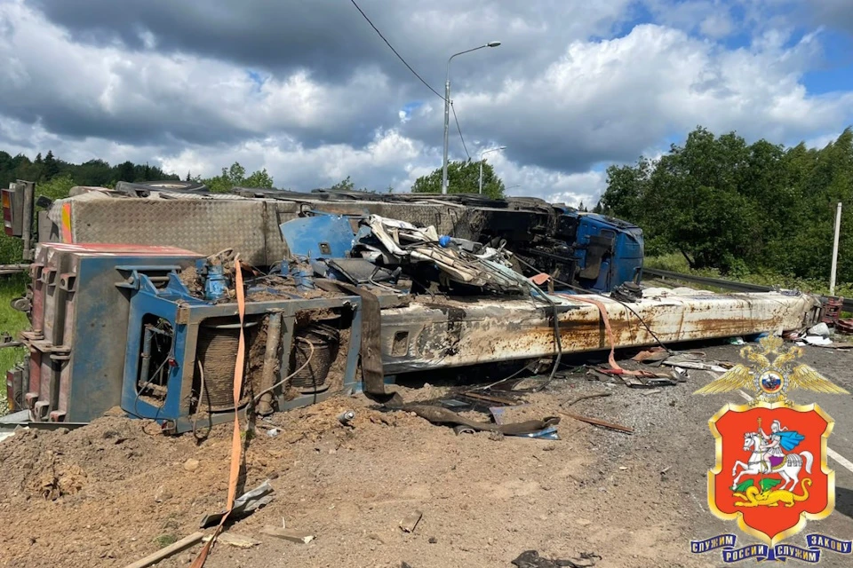 Автокран опрокинулся на трассе в Сергиево-Посадском округе, пострадал водитель Фото: ГУ МВД России по Московской области