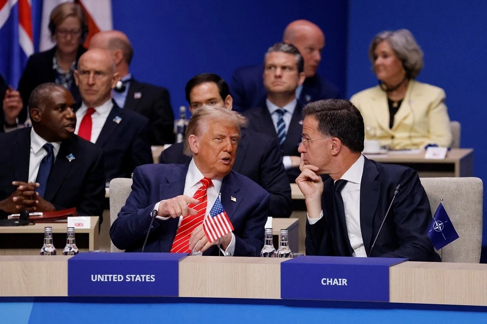 Генсек НАТО шокировал европейских чиновников: его подобострастие с Трампом не осталось незамеченным