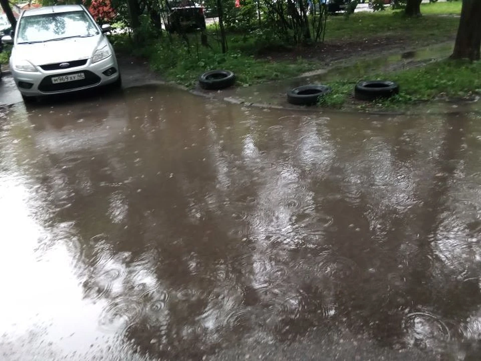 В МЧС региона назвали улицы, где лучше не парковать авто в сильный дождь