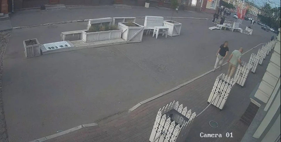 Мужчину во всей красе запечатлела камера наблюдения.