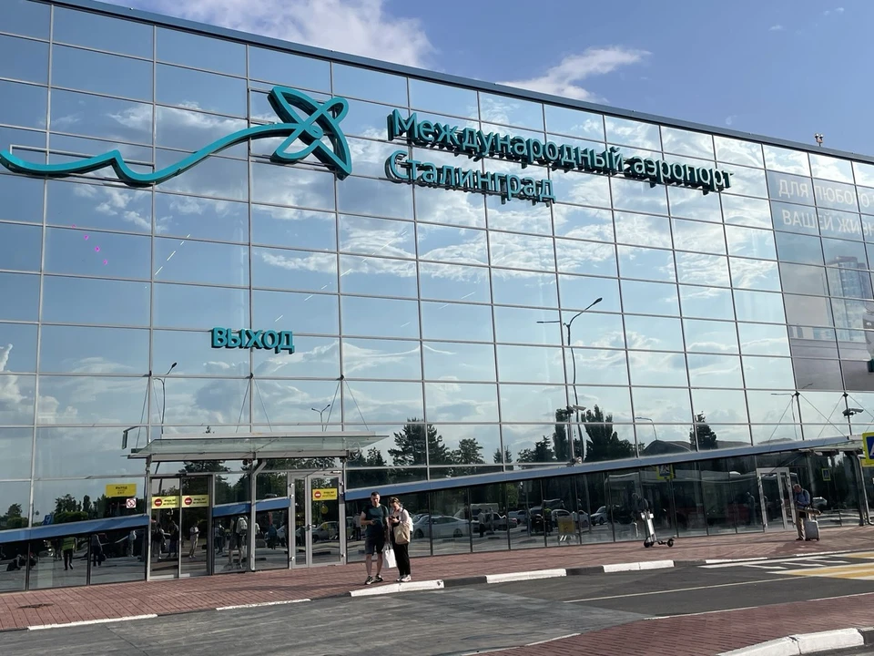 Пока большинство рейсов в аэропорту "Сталинград" задержаны.