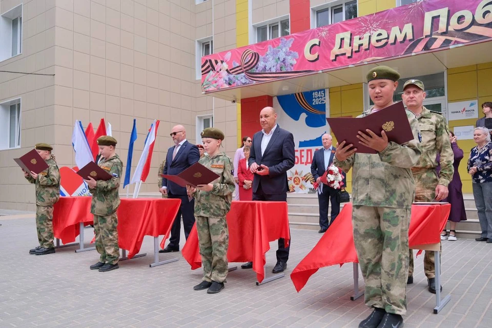 Гвардейскому классу в Кирпичнозаводской школе присвоили имя героя. Фото: пресс-служба Губернатора Астраханской области