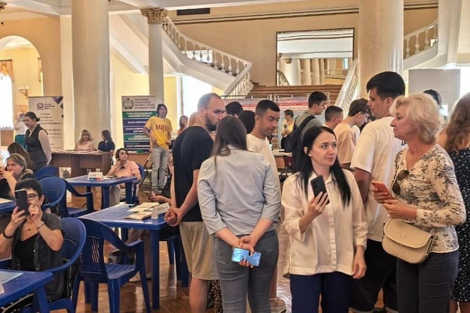 Почти 3000 человек посетили ярмарку трудоустройства «Работа России» в Сочи. Фото: пресс-служба мэрии города