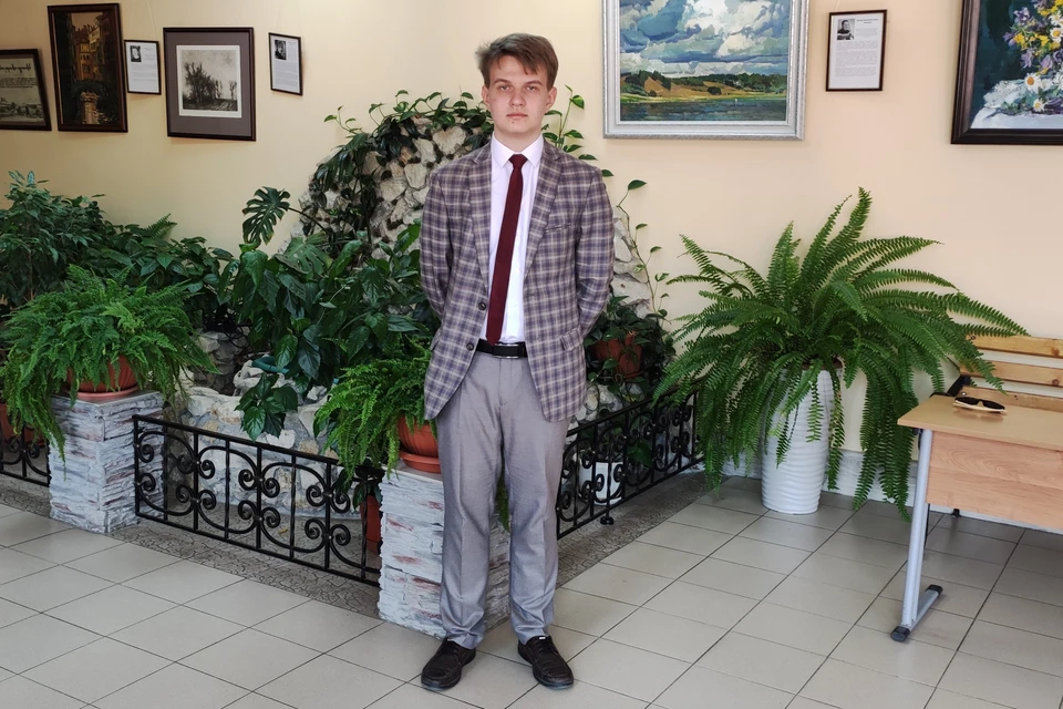 Выпускник школы №72 Петр Замахин получил по трем предметам ЕГЭ 297 баллов.