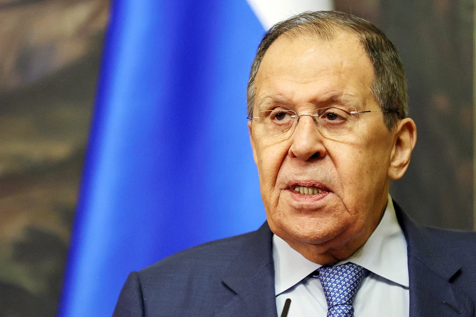 Глава российской дипломатии Сергей Лавров, отвечая на вопрос «Комсомолки», заметил, что НАТО ждет крах, если они продолжат в том же духе