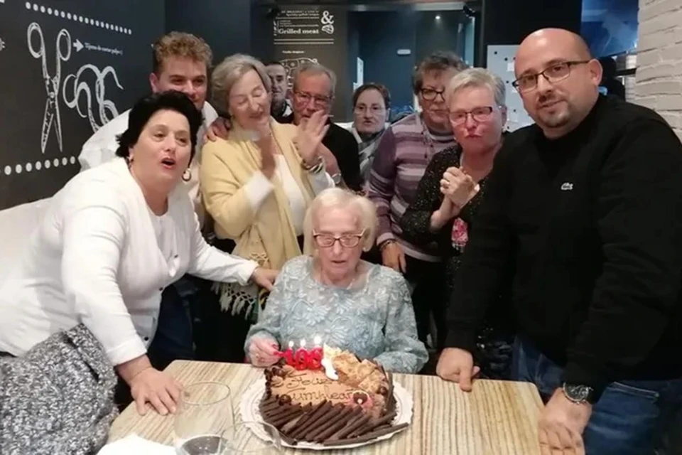 108-летняя испанка Эсперансе Кортиньяс рассказала, что каждое утро выпивает с утра.