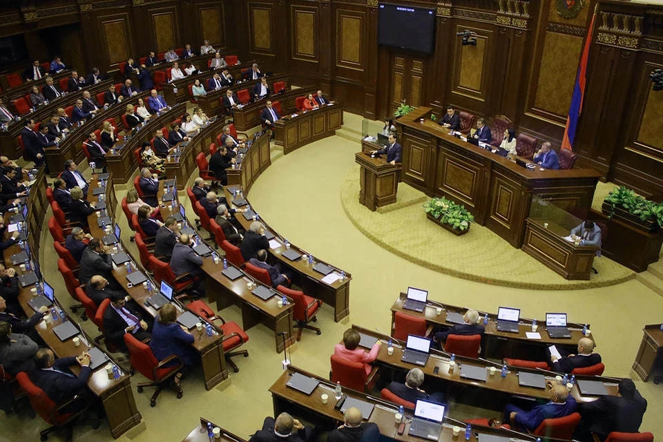 Спикер парламента Армении призвал обсудить прекращение вещания каналов РФ
