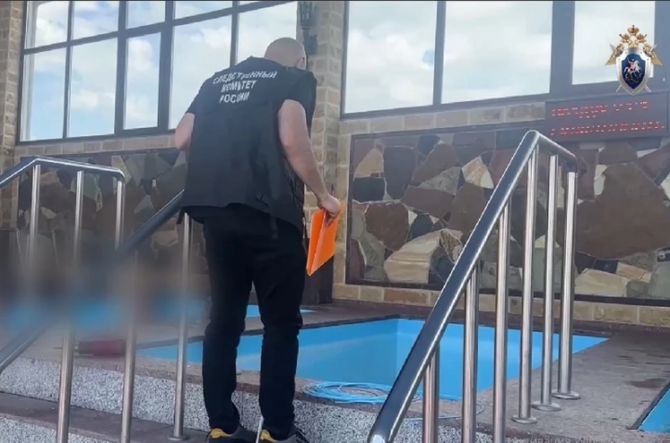 На Ставрополье ребенок серьезно поранил ногу в бассейне. Фото: стоп=кадр СКР по СК