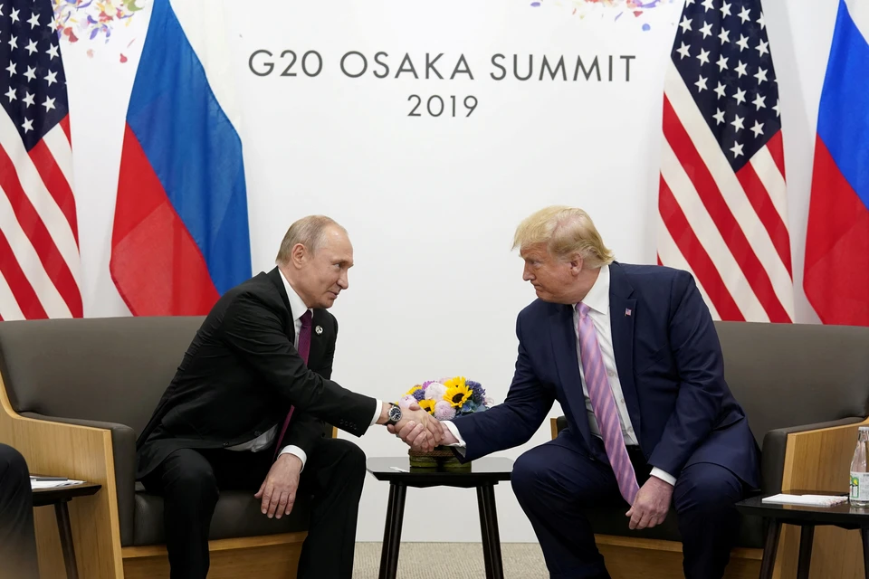Ушаков: Путин и Трамп не говорили о прекращении поставок США оружия Киеву