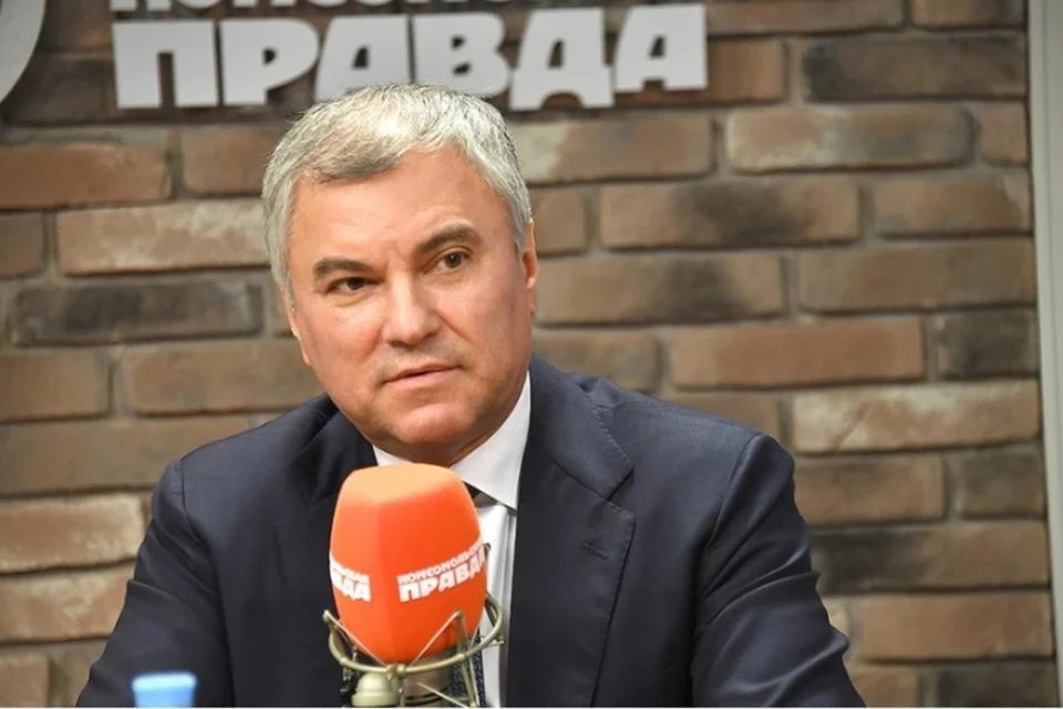 Володин: Владельцам магазинов пора бы уже сейчас переводить вывески на русский