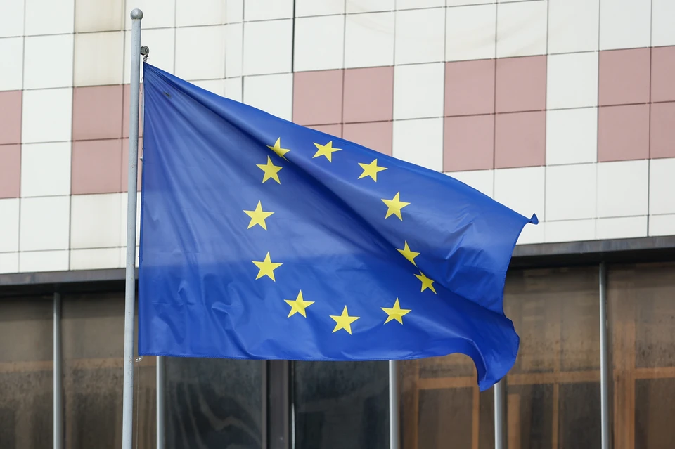 Politico: Европейский бизнес и политики призывают смягчить санкции против РФ
