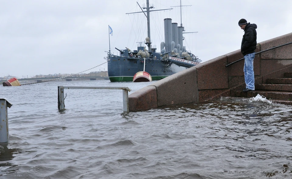 В Санкт-Петербурге уровень воды у дамбы превысил 180 сантиметров