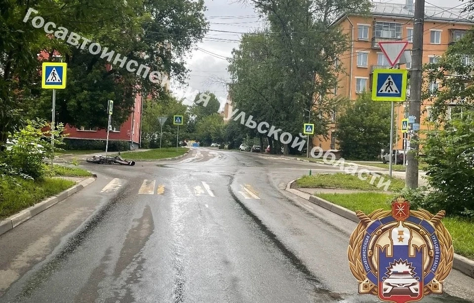 В Туле на улице Оружейной перевернулся 20-летний мотоциклист без водительских прав.